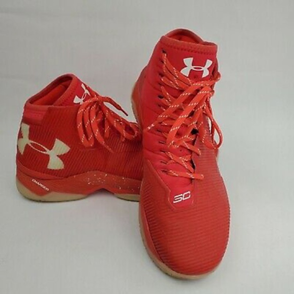 Under Armour Curry 2’.5 and these red colour sneakers are limited edition. - Picture 4 of 5